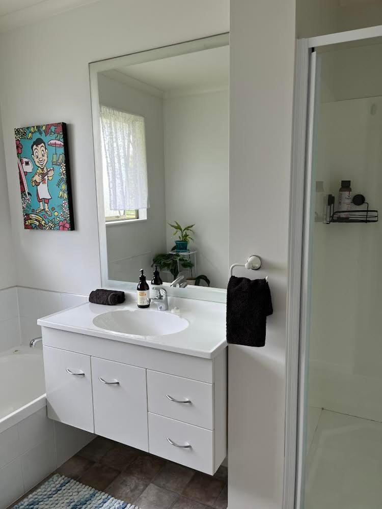 Ocean Air Carters Beach Hotel Room photo